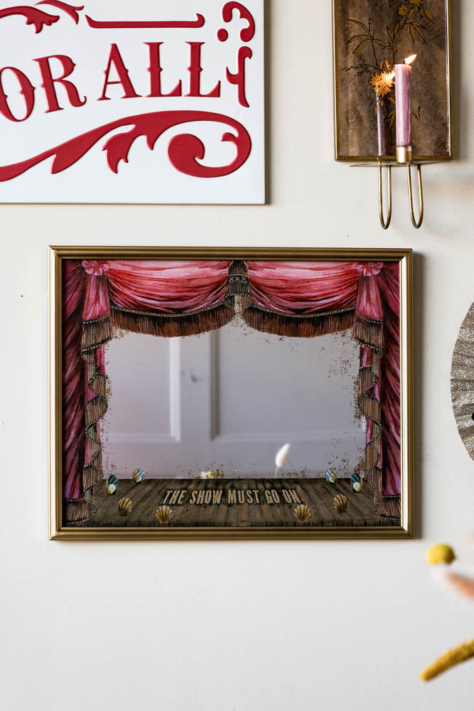 Le spectacle doit continuer Miroir