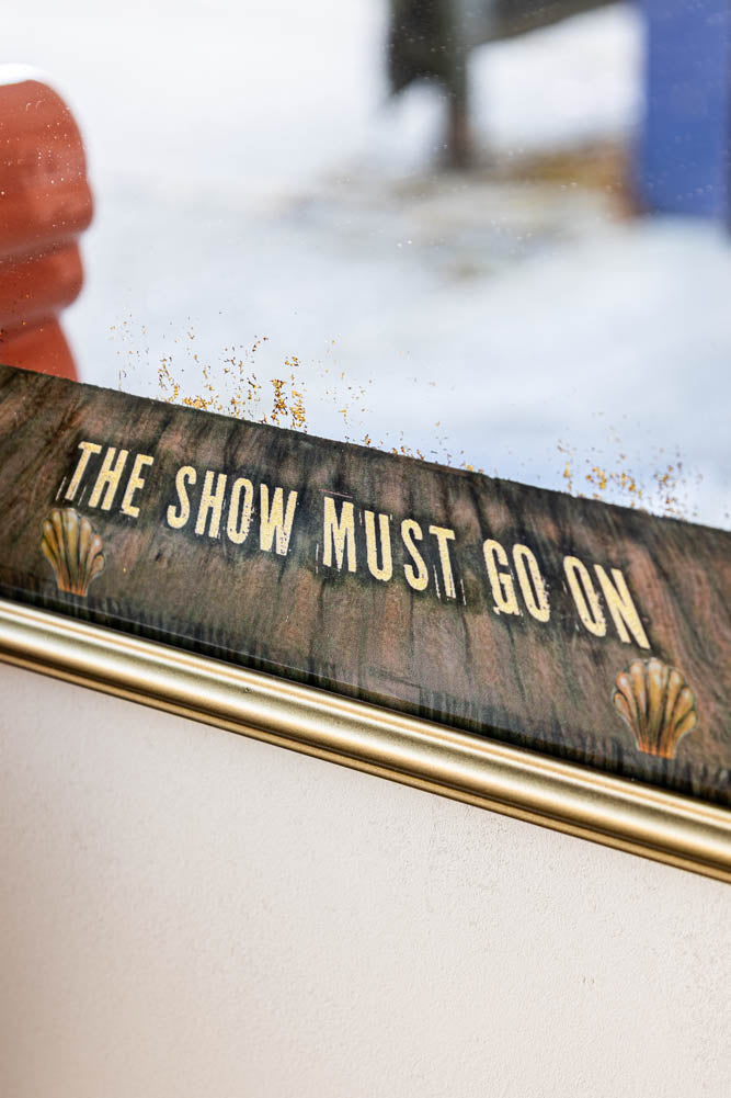 Le spectacle doit continuer Miroir