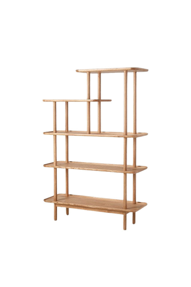 Vitrine à plusieurs niveaux en chêne