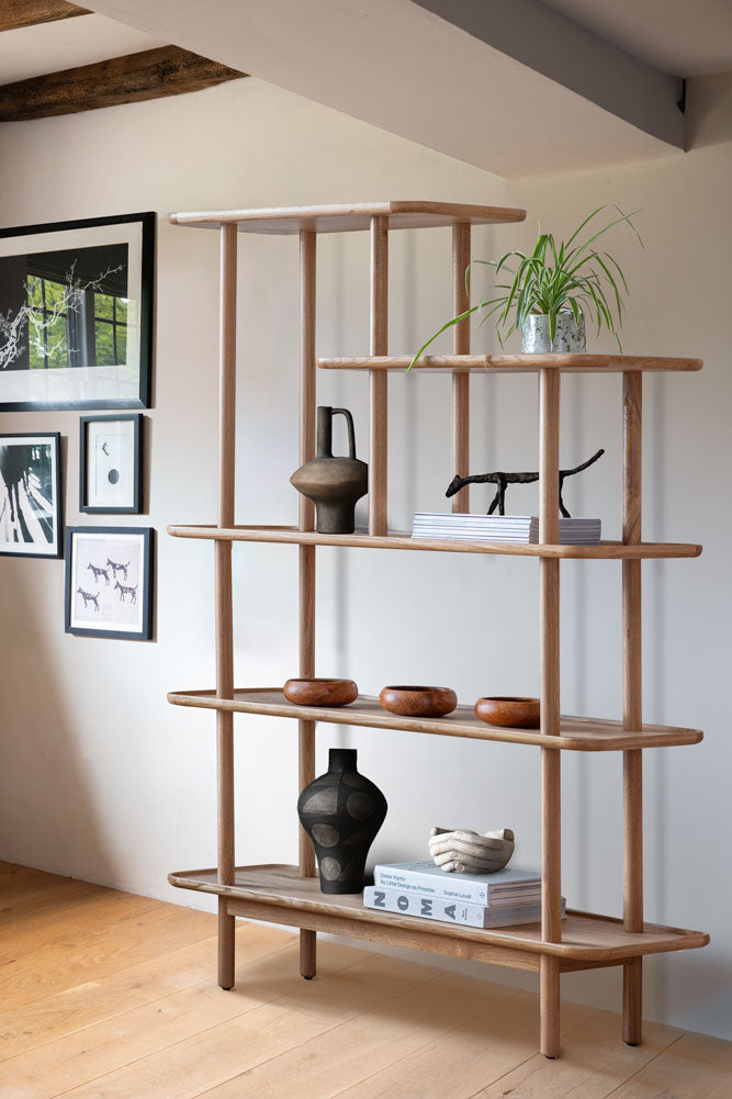 Vitrine à plusieurs niveaux en chêne