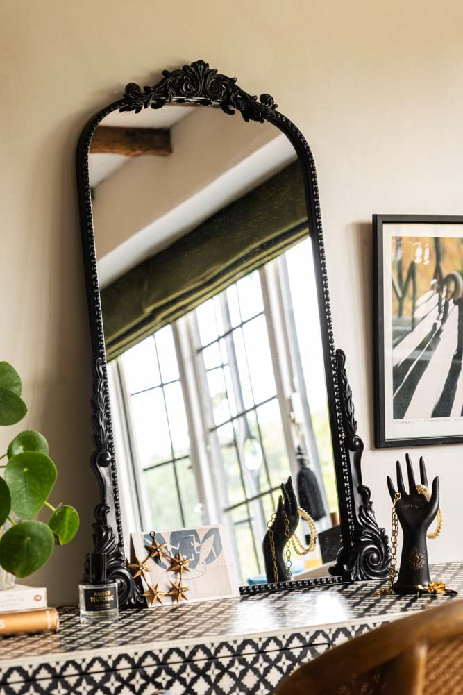 Miroir décoratif à cadre noir d'inspiration vintage