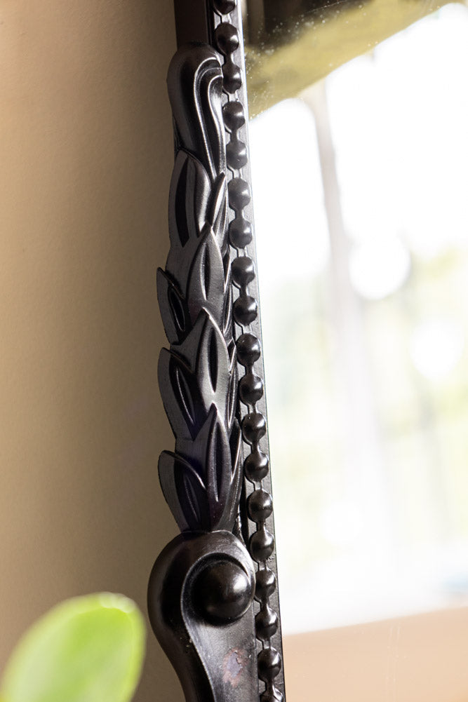 Miroir décoratif à cadre noir d'inspiration vintage