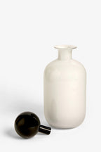 Flacon d'apothicaire blanc et noir