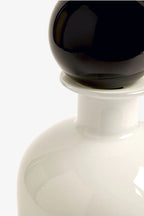 Flacon d'apothicaire blanc et noir