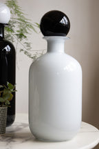 Flacon d'apothicaire blanc et noir