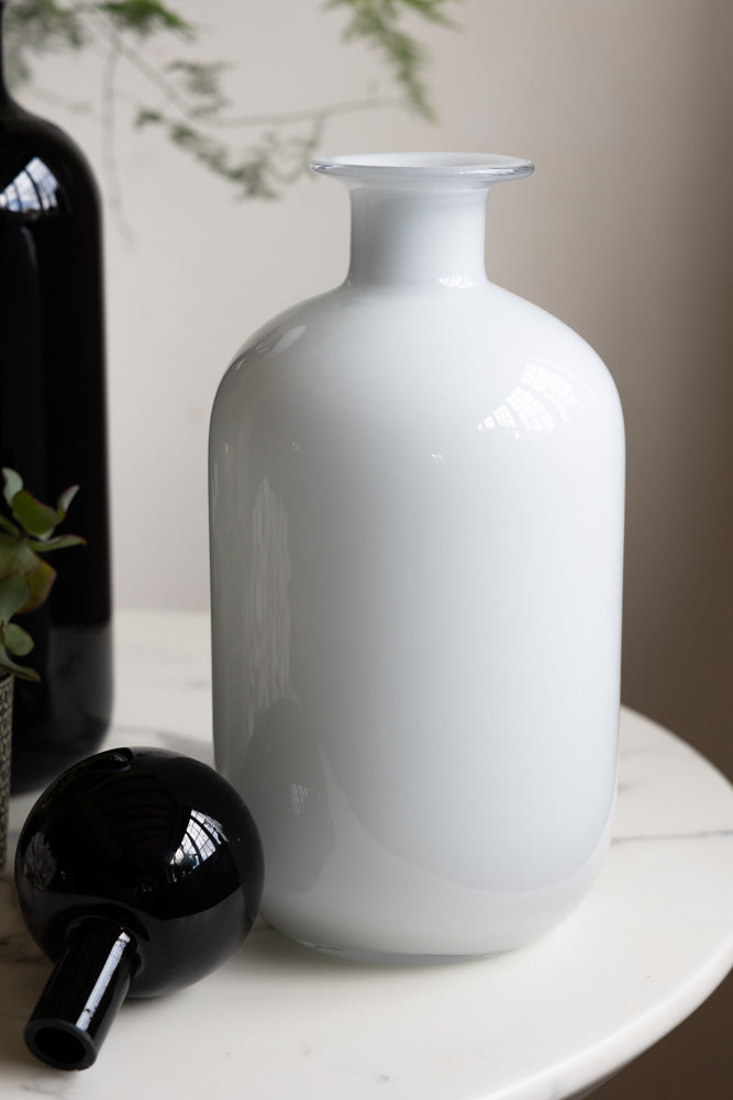 Flacon d'apothicaire blanc et noir