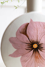 Vase floral blanc et rose