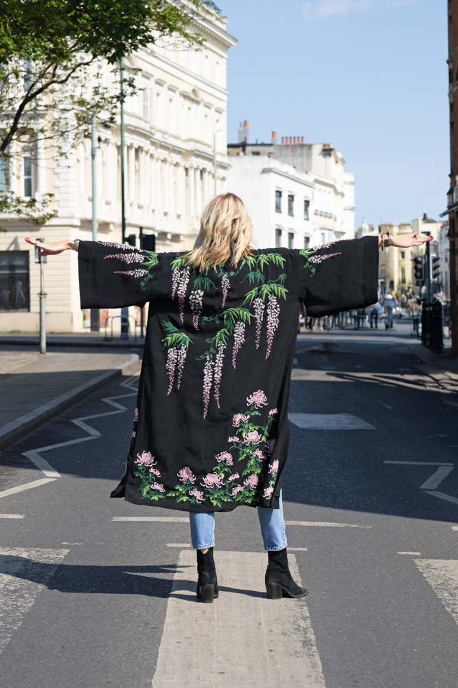 Kimono noir Glycine et chrysanthèmes - Disponible en 2 longueurs