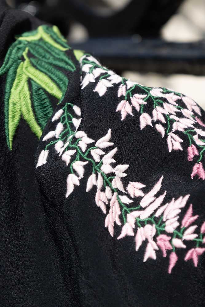 Kimono noir Glycine et chrysanthèmes - Disponible en 2 longueurs