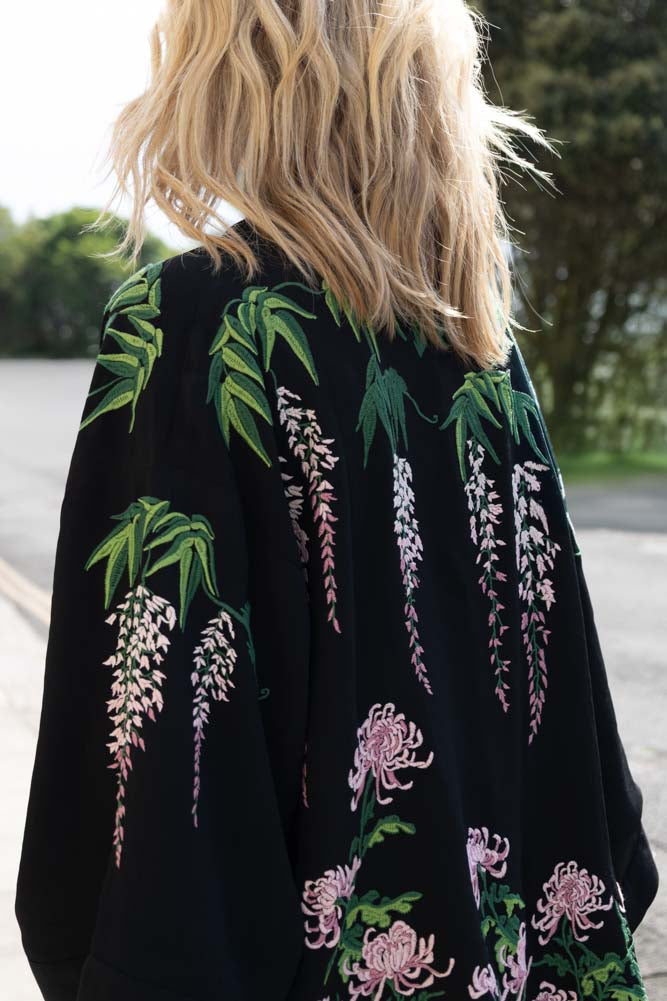 Kimono noir Glycine et chrysanthèmes - Disponible en 2 longueurs