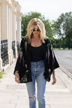 Kimono noir Glycine et chrysanthèmes - Disponible en 2 longueurs